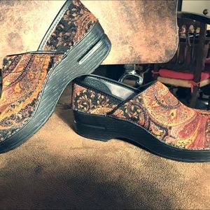 DANSKO-Vegan-Tapestry-Rust-Fabric-Clogs-Shoes 37
